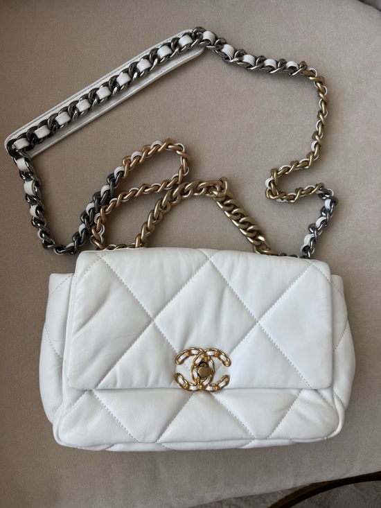 Handbags - Quilted Flap Crossbody Bag in White with Gold-Tone
